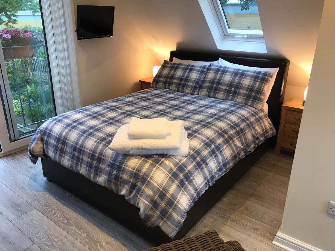 The Firs - Englefield Studio Bed & Breakfast Douglas Luaran gambar